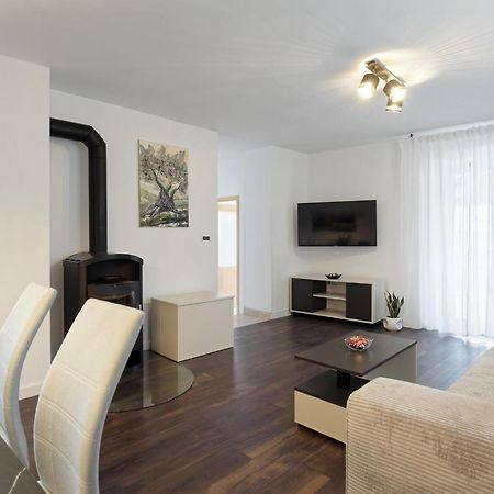 Apartment Larissa By Rent Istria Višnjan Eksteriør billede
