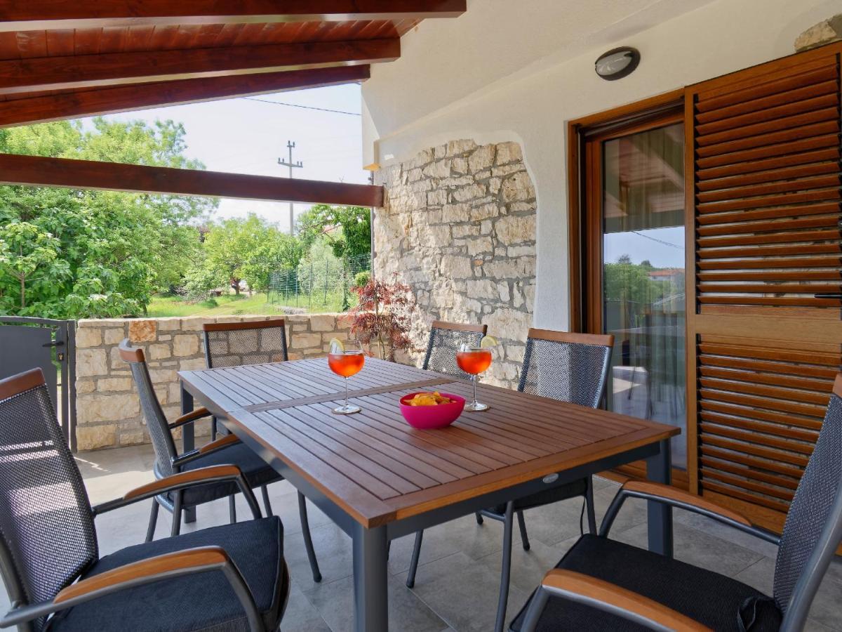 Apartment Larissa By Rent Istria Višnjan Eksteriør billede