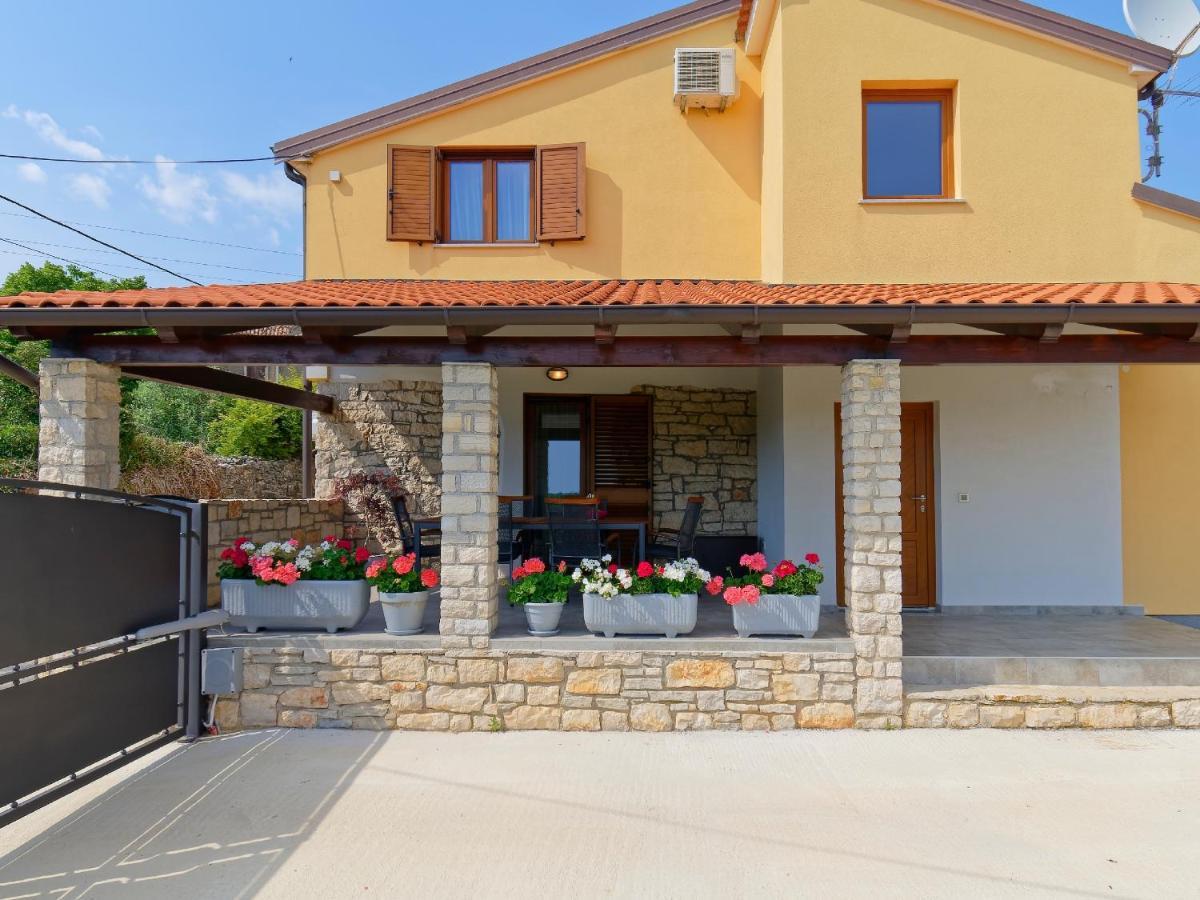 Apartment Larissa By Rent Istria Višnjan Eksteriør billede