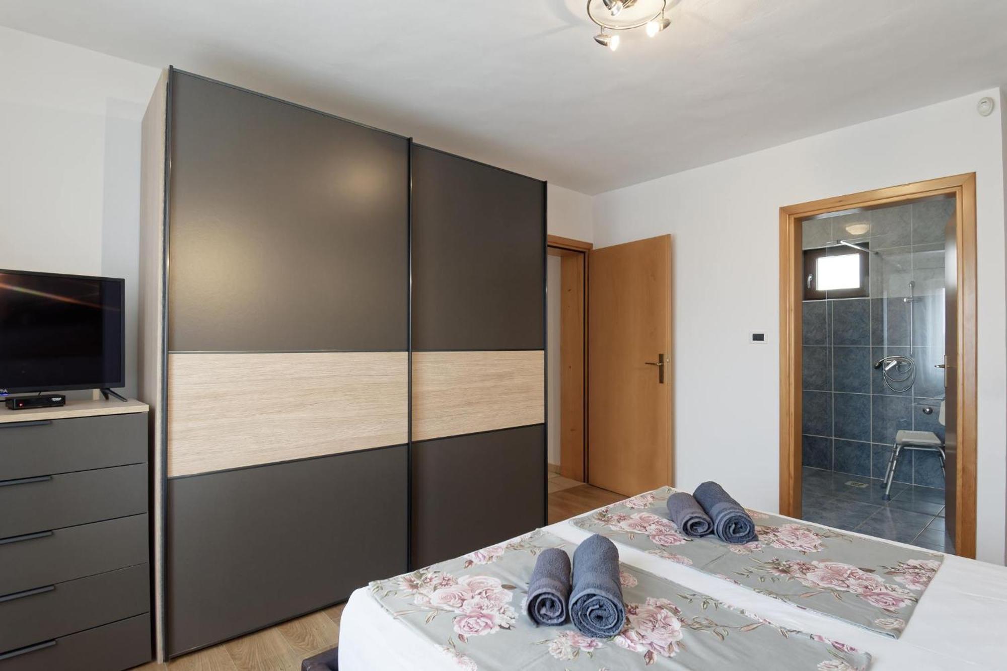 Apartment Larissa By Rent Istria Višnjan Eksteriør billede